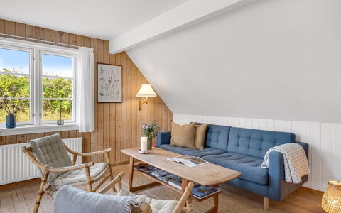 Christensen - 100M from the Sea: Mobilia, Interior Design, Pavimentazione, Pavimento, Legna, Divano, Soffitto, Camera, Soggiorno, Pavimento In Legno