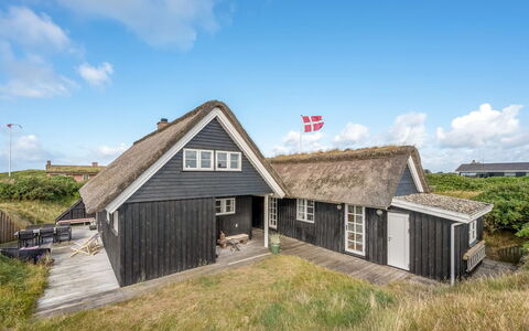 Christensen - 100M from the Sea: Tetto, Architettura, Villetta, Casa, Casa, Thatching, Capanna, Pendenza, Villaggio
