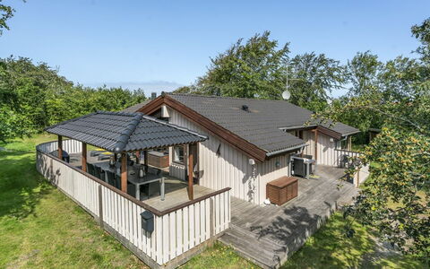 Leevi - 150M from the Sea: Legna, Tetto, Casa, Casa, Villetta, Portico, Deck, Estate, Shade, Raccordo