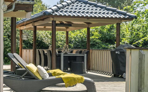 Leevi - 150M from the Sea: Gazebo, Mobili Da Esterno, Shade, Mobilia, Giardino, Padiglione, Baldacchino, Struttura Esterna, Terrazza, Deck