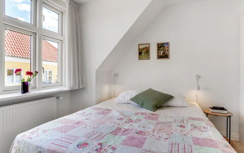 Fria - 500M from the Sea: Letto, Interior Design, Camera Da Letto, Parete, Legna, Pavimentazione, Pavimento, Lenzuolo, Bedding, Soffitto