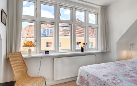 Fria - 500M from the Sea: Interior Design, Legna, Camera Da Letto, Letto, Pavimento, Pavimentazione, Soffitto, Camera, Appartamento, Bedding