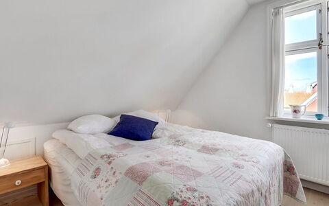 Fria - 500M from the Sea: Camera Da Letto, Letto, Legna, Lenzuolo, Interior Design, Pavimento, Bedding, Pavimentazione, Biancheria, Soffitto