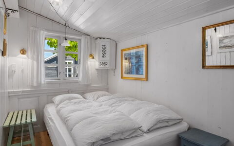 Katri - 500M from the Sea: Legna, Casa, Porta, Camera Da Letto, Design, Dipingere, Latifoglie, Letto, Plank, Bedding