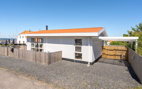 Ljubinko - 50M from the Sea: Legna, Casa, Materiale Composito, Porta, Villetta, Shade, Raccordo, Latifoglie, Color Legno