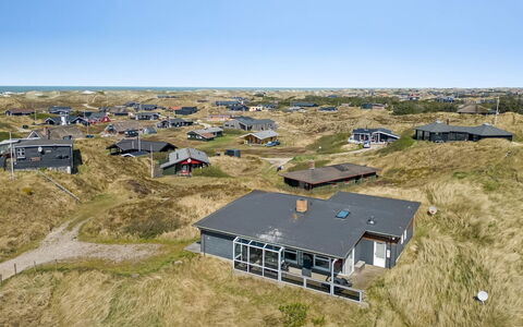 Emelin - 475M from the Sea: Tetto, Casa, Casa, Villetta, Porta, Raccordo, Deck, Portico, Plank, Latifoglie