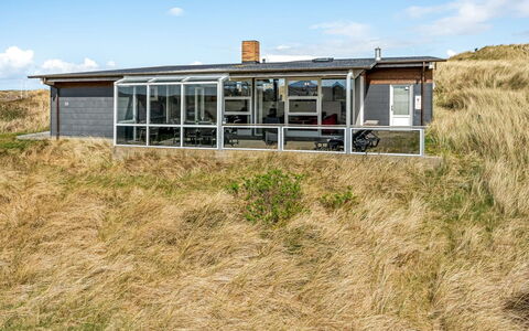 Emelin - 475M from the Sea: Tetto, Casa, Casa, Villetta, Porta, Raccordo, Deck, Portico, Plank, Latifoglie