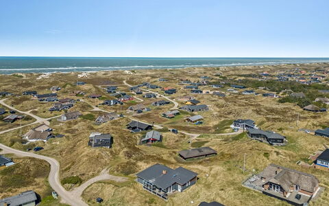 Emelin - 475M from the Sea: Tetto, Casa, Casa, Villetta, Porta, Raccordo, Deck, Portico, Plank, Latifoglie