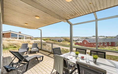 Emelin - 475M from the Sea: Tetto, Casa, Casa, Villetta, Porta, Raccordo, Deck, Portico, Plank, Latifoglie