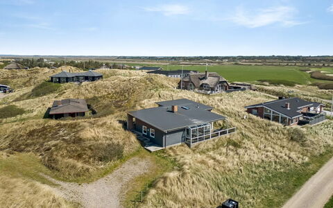 Emelin - 475M from the Sea: Tetto, Casa, Casa, Villetta, Porta, Raccordo, Deck, Portico, Plank, Latifoglie