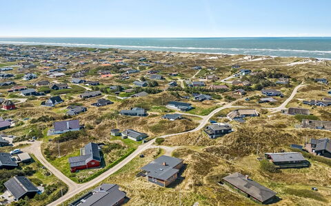 Emelin - 475M from the Sea: Tetto, Casa, Casa, Villetta, Porta, Raccordo, Deck, Portico, Plank, Latifoglie