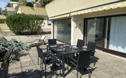 Terrassenwohnung am Kurpark: Pianta, Mobilia, Tavolo, Proprietà, Costruzione, Finestra, Shade, Sedia, Tavolo Esterno, Architettura