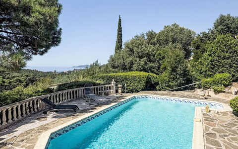Maison de L'Hubac Bleu: Blu, Piscina, Materiale Composito, Shade, Giochi D'Acqua, Design, Piastrella, Flagstone
