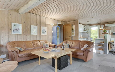 Virpi - 400M from the Sea: Mobilia, Legna, Interior Design, Soffitto, Pavimento, Pavimentazione, Casa, Camera, Divano, Soggiorno