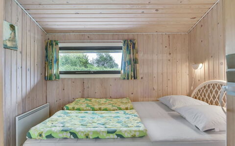 Virpi - 400M from the Sea: Legna, Camera Da Letto, Interior Design, Letto, Soffitto, Mobilia, Lenzuolo, Bedding, Pavimento, Telaio Del Letto
