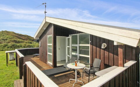 Larisa - 250M from the Sea: Legna, Architettura, Casa, Latifoglie, Villetta, Color Legno, Plank, Shade, Portico, Balcone