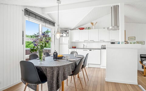 Larisa - 250M from the Sea: Legna, Interior Design, Pavimentazione, Mobilia, Soffitto, Pavimento In Legno, Pavimento, Cucina, Cucina & Sala Da Pranzo Tavolo, Casa