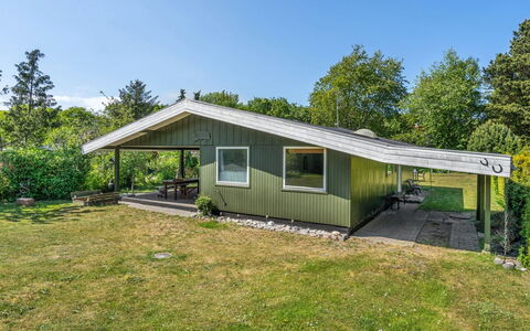 Simon - 225M from the Sea: Tetto, Casa, Lotto, Casa, Villetta, Estate, Edifici Giardino, Shade, Log Cabin, Landscaping