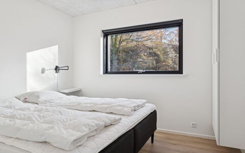 Malfred - 500M from the Sea: Legna, Soffitto, Interior Design, Camera Da Letto, Camera, Letto, Bedding, Appartamento, Telaio Del Letto, Lenzuolo