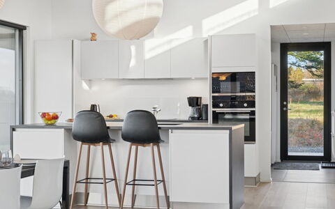 Malfred - 500M from the Sea: Mobilia, Interior Design, Cucina, Controsoffitto, Pavimentazione, Elettrodomestico Da Cucina, Pavimento, Legna, Cabinetry, Sedia