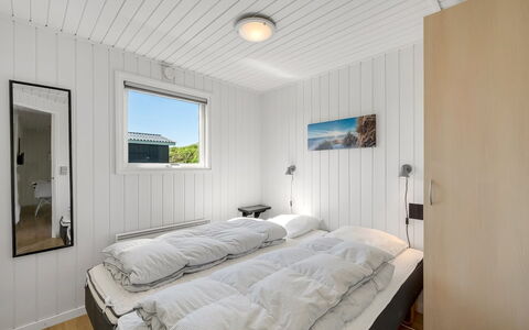 Lill - 50M from the Sea: Legna, Camera Da Letto, Plank, Latifoglie, Letto, Bedding, Raccordo, Calotta Di Ghiaccio, Telaio Del Letto