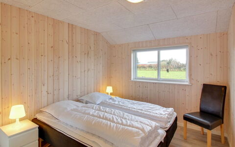 Ethel - 1.5Km to the Fjord: Legna, Camera Da Letto, Latifoglie, Color Legno, Soffitto, Telaio Del Letto, Plank, Bedding, Letto, Illuminazione Diurna