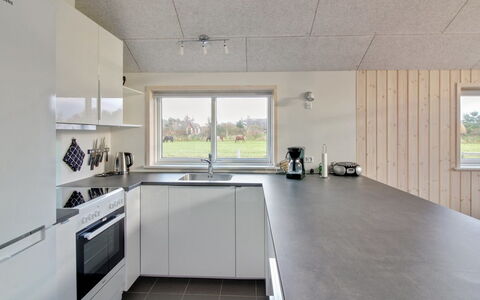 Ethel - 1.5Km to the Fjord: Cucina, Pavimentazione, Soffitto, Controsoffitto, Interior Design, Pavimento, Cabinetry, Elettrodomestico Da Cucina, Elettrodomestico