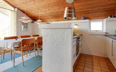 Enwald - 300M from the Sea: Mobilia, Pavimentazione, Interior Design, Pavimento, Legna, Soffitto, Lampada, Sedia, Cucina, Illuminazione