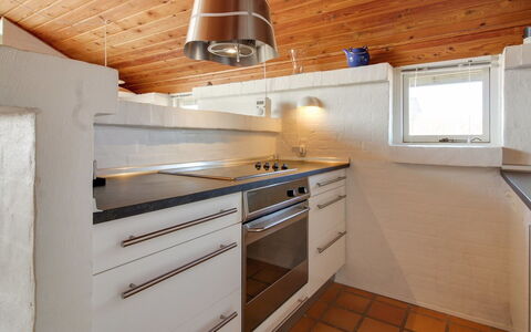 Enwald - 300M from the Sea: Cucina, Controsoffitto, Pavimentazione, Elettrodomestico Da Cucina, Interior Design, Legna, Soffitto, Apparecchio Major, Lampada, Pavimento