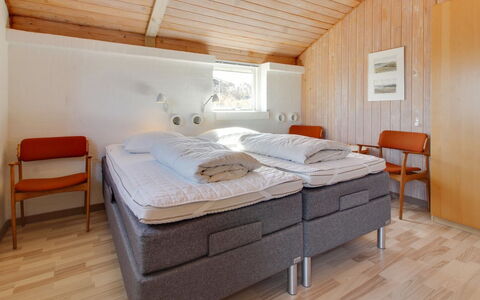 Enwald - 300M from the Sea: Legna, Camera Da Letto, Letto, Interior Design, Soffitto, Bedding, Casa, Pavimento, Telaio Del Letto, Lenzuolo