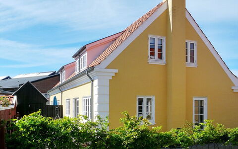 Tuulia - 1.1Km from the Sea: Legna, Tetto, Architettura, Casa, Casa, Villetta, Raccordo, Latifoglie, Pendenza, Estate