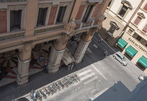 Duomo Suite: Finestra, Costruzione, Urban Design, Manto Stradale, Auto, Facciata, Punto Di Riferimento, Strada, Città, Veicolo