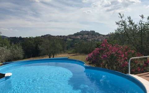 Villa Nibbiano: Acqua, Nube, Cielo, Proprietà, Pianta, Piscina, Azzurro, Paesaggio Naturale, Corpo D'Acqua
