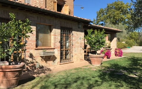 Villa Nibbiano: Pianta, Costruzione, Finestra, Proprietà, Cielo, Vaso Di Fiori, Casa, Albero, Villetta, Zona Residenziale