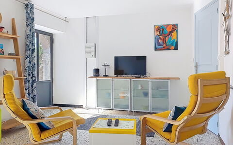 Mimosa: Mobilia, Interior Design, Pavimentazione, Pavimento, Sedia, Camera, Illuminazione, Soggiorno, Casa, Appartamento