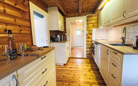 Krampehaugen: Cabinetry, Mobilia, Controsoffitto, Proprietà, Cassetto, Costruzione, Legna, Interior Design, Cucina, Color Legno