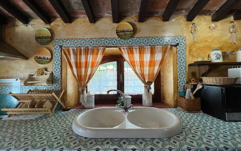 Villa Patrizia: Rubinetto, Idraulico Fixture, Proprietà, Costruzione, Blu, Lavello, Bagno, Legna, Interior Design, Casa