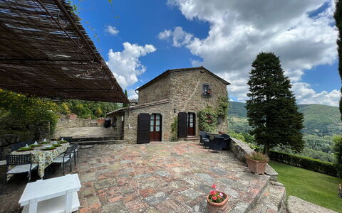 Villa Patrizia: Nube, Cielo, Pianta, Proprietà, Costruzione, Albero, Casa, Vaso Di Fiori, Villetta, Paesaggio Naturale