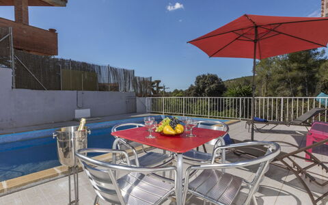 Villa Pedro: Mobilia, Sedia, Appartamento, Piscina, Mobili Da Esterno, Ricorrere, Balcone, Hotel, Color Legno, Latifoglie
