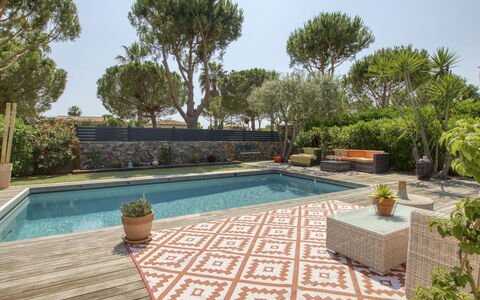 La Choupette: Acqua, Pianta, Cielo, Albero, Piscina, Arecales, Tempo Libero, Erba, Zona Residenziale, Paesaggio