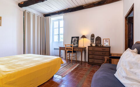 Penta: Mobilia, Proprietà, Comfort, Costruzione, Legna, Finestra, Tessile, Interior Design, Cornice, Telaio Del Letto