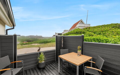 Ristana - 100M from the Sea: Legna, Latifoglie, Balcone, Mobili Da Esterno, Deck, Color Legno, Plank, Shade, Sedia, Pavimento In Legno