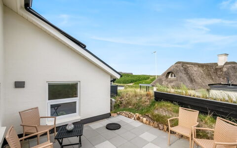 Ristana - 100M from the Sea: Casa, Tetto, Villetta, Estate, Driveway, Balcone, Illuminazione Diurna, Villa