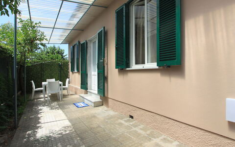 Villa Paola: Pianta, Costruzione, Giorno, Finestra, Shade, Interior Design, Legna, Manto Stradale, Parete, Immobiliare