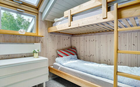 Nadezda - 450M from the Sea: Legna, Interior Design, Soffitto, Camera Da Letto, Pavimento, Pavimentazione, Letto, Color Legno, Letto A Castello, Dormitorio