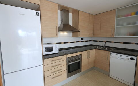 Golden Beach: Cabinetry, Mobilia, Controsoffitto, Cucina Stufa, Elettrodomestico Da Cucina, Cucina, Interior Design, Legna, Lavello, Apparecchio Major