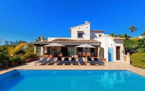Villa Lantana: Mobilia, Mobili Da Esterno, Sedia, Giardino, Color Legno, Prato, Latifoglie, Shade, Backyard