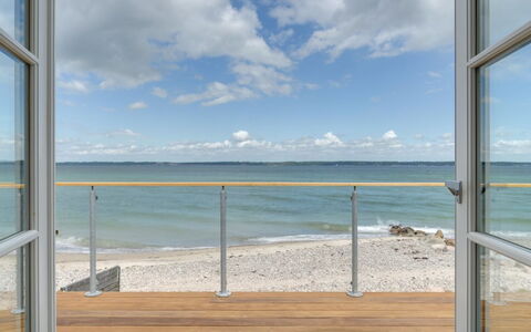 Elsabeth - 20M from the Sea: Blu, Giorno, Corpo D'Acqua, Legna, Orizzonte, Nube, Mare, Oceano, Costiera E Morfologie Oceanic, Corrimano