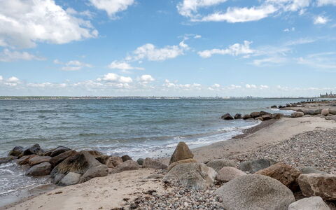 Elsabeth - 20M from the Sea: Cielo, Blu, Acqua, Risorse Idriche, Roccia, Corpo D'Acqua, Giorno, Orizzonte, Spiaggia, Ambiente Naturale