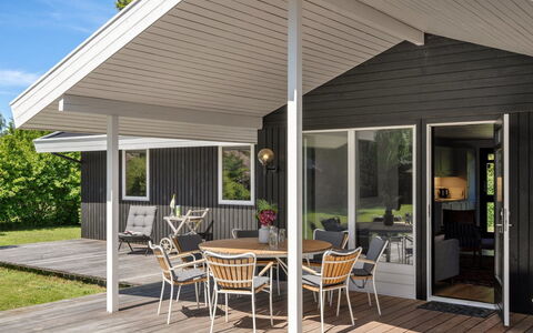 Ingelis - 1.2Km from the Sea: Pavimentazione, Pavimento, Soffitto, Interior Design, Controsoffitto, Cucina, Cabinetry, Camera, Apparecchio Major, Lampada